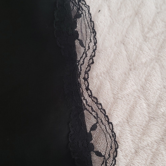 🖤3/$15 Silky Lace Trimmed Shorts, Size Medium - Picture 10 of 10